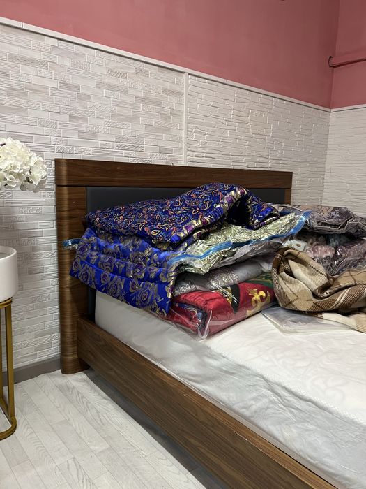 кровать натуральное дерево