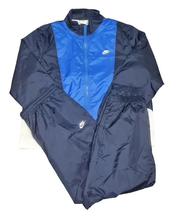 Мъжки Шушляков Екип Nike

Чисто нов с етикети. 

Размер XL

Цена 119 л