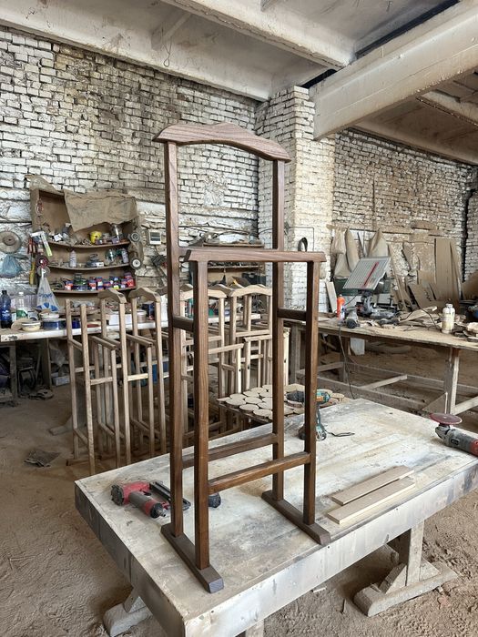 Напольная вешалка «немой слуга»