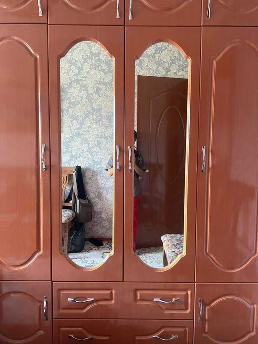 Продается стенка диван шифоньер все для дома