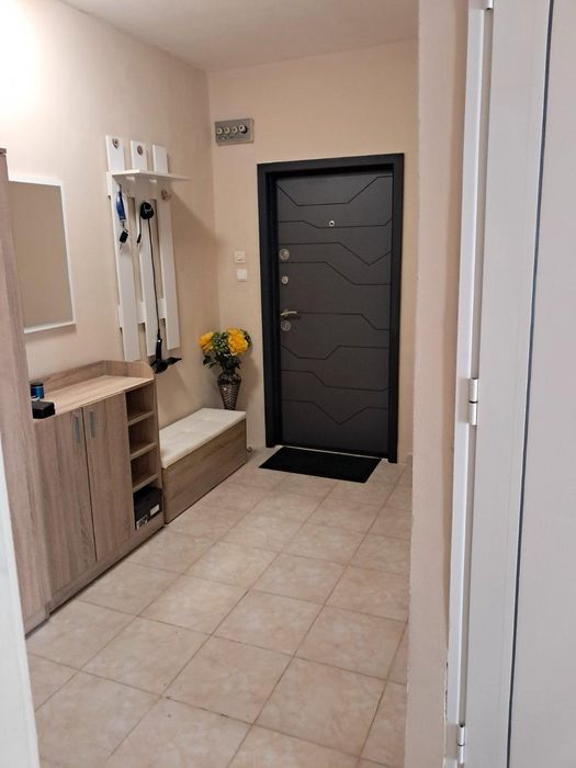 Тристаен за продажба в ж.к. Ботунец