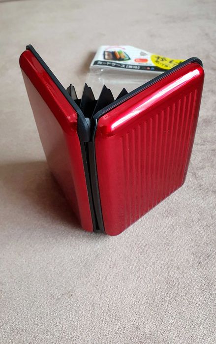 Portofel din aluminiu protejat antiscanare pentru carduri / acte (Nou)