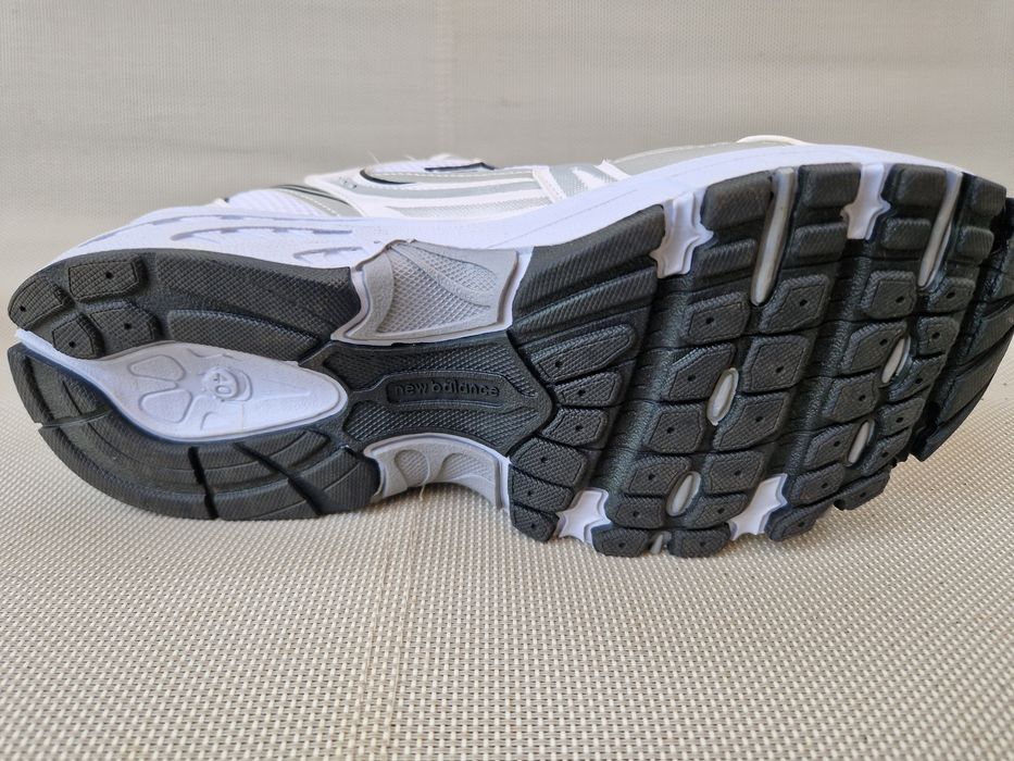 New  Balance.  Маратонки