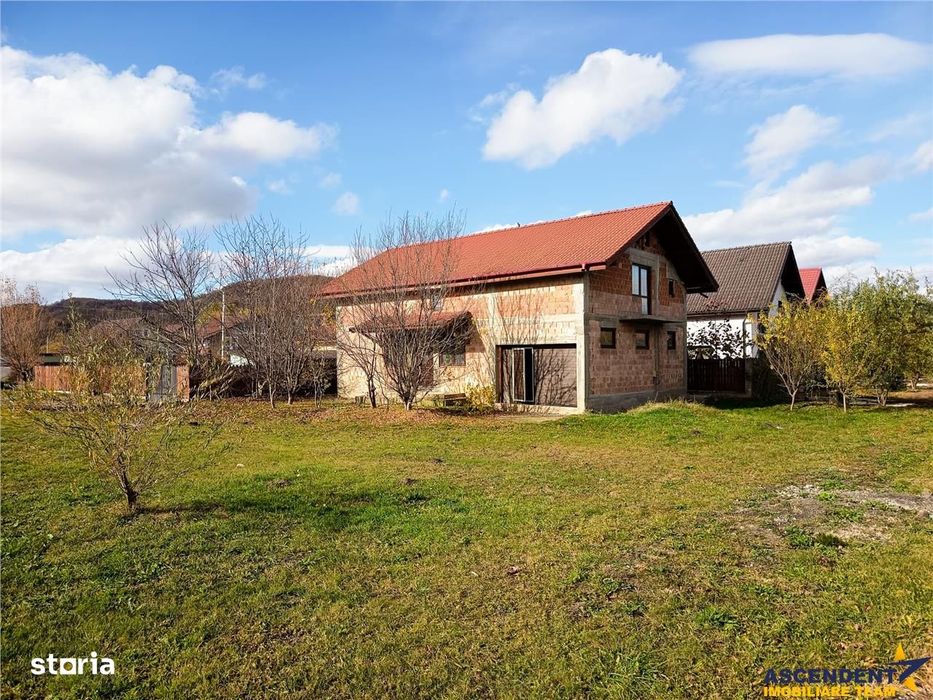 Casa la rosu cu 3 dormitoare, garaj si bransamente utilitati, Harman