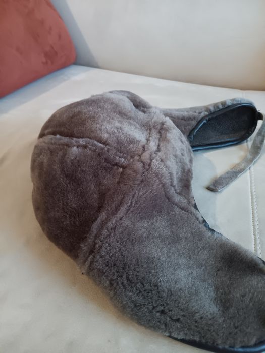 Кожена зимна шапка ушанка. шапка плетена