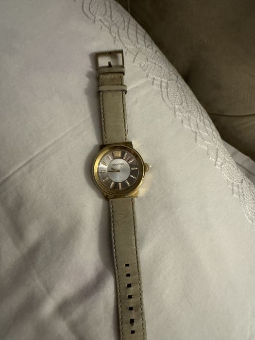 Продам часы swarovski