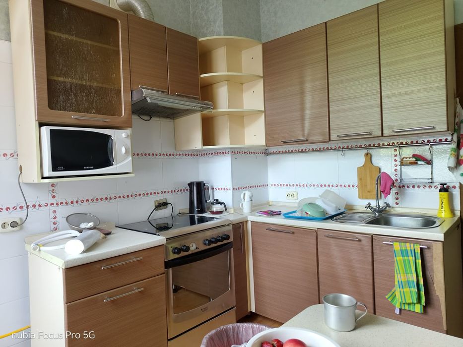Продается кухонный гарнитур с кухонной плитой