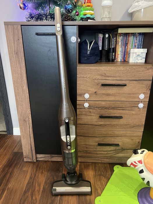 Вертикална прахосмукачка Bosh
