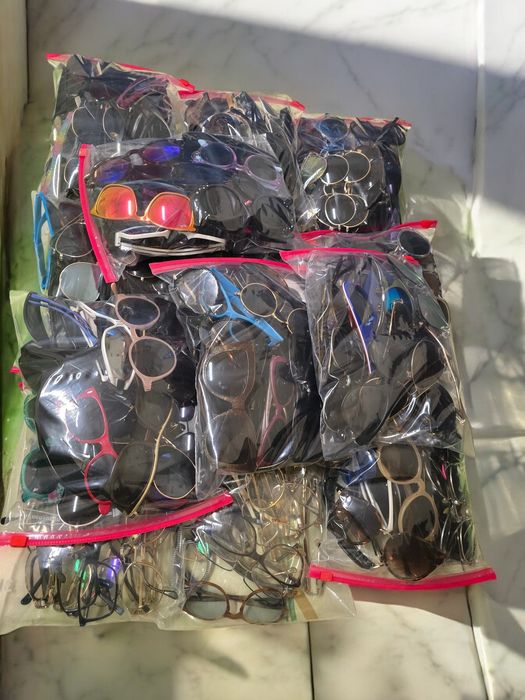 Слънчеви и диоптрични очила на едро