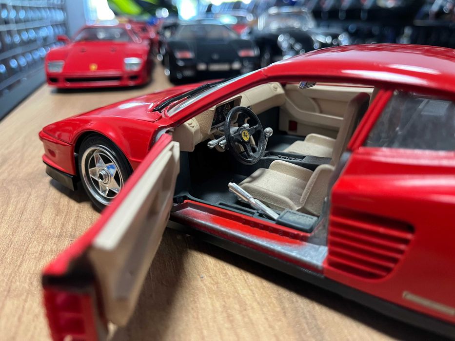 Метална колекционерска количка модел BURAGO FERRARI  1984г.1:18