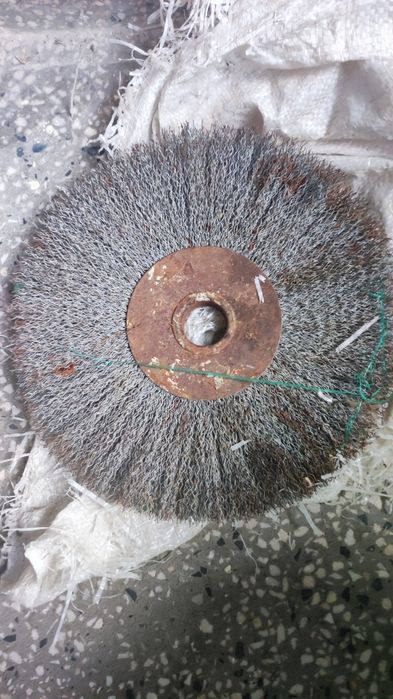 Телена дисковидна четка