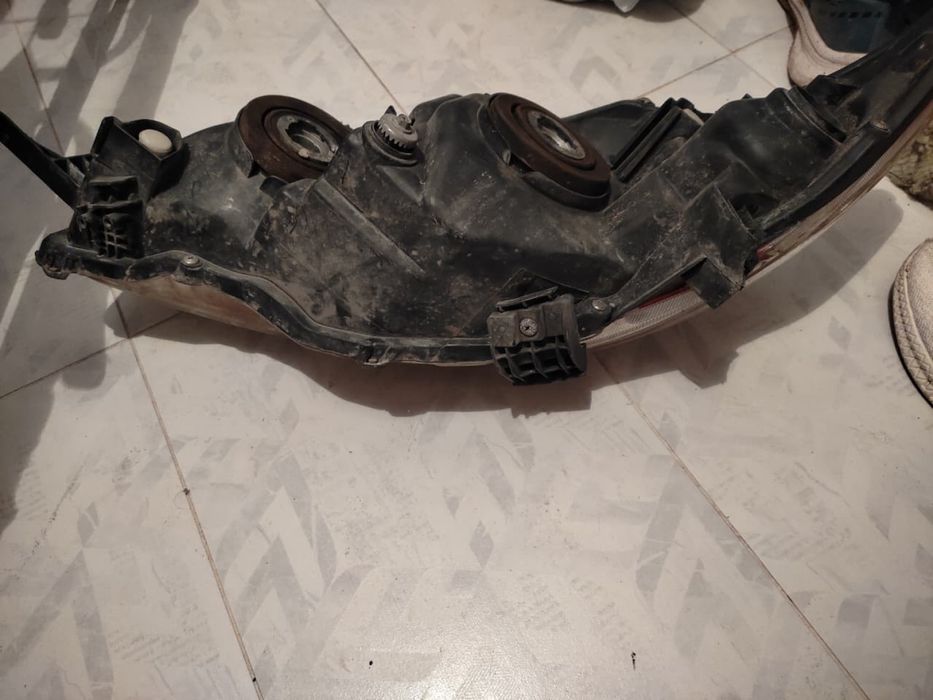 Фары Toyota corolla