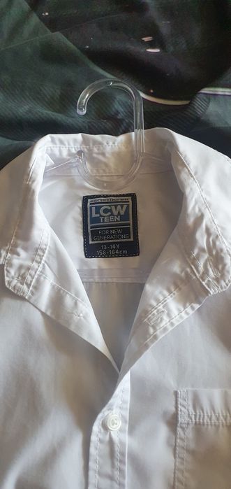 Бяла риза с дълъг ръкав