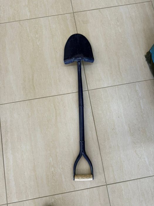 Lopata  Prosolve 2.5Kg - cu coadă din lemn - 100cm lungime