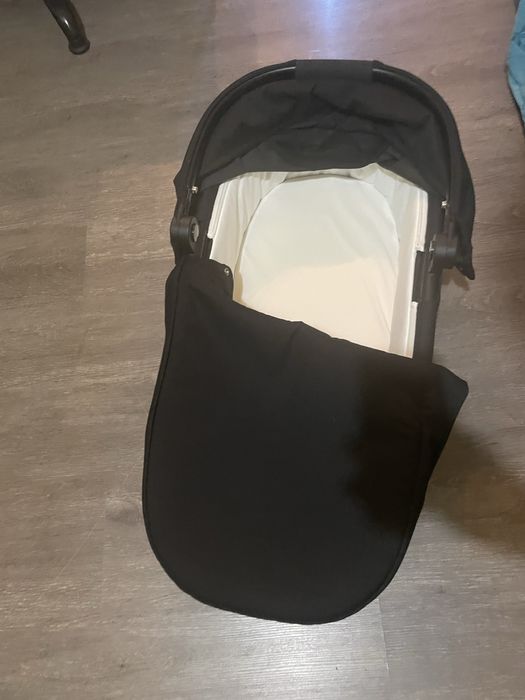 cybex Melio бебешка количка с кош за новородено