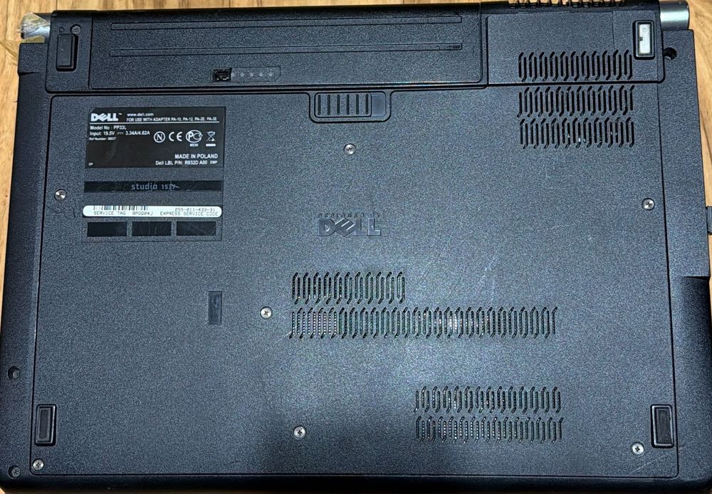 ЛАПТОП   DELL запазен но току що (13.04.2026) му счупих дисплея