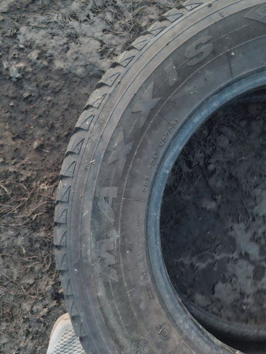 Продам резину б/у Maxxis