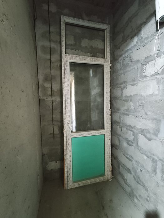 Пластик есік ( жаңа үйден шыққан)