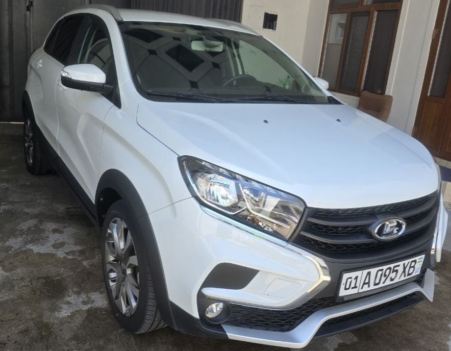 Lada XX Kros  ikming yigirma birinchi yil ikming ikkinchi yilda salon
