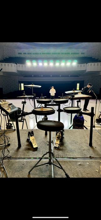 Roland 17 KV sotiladi Hammayoq Ishlidi Zvuklar Terilgan Tayyor