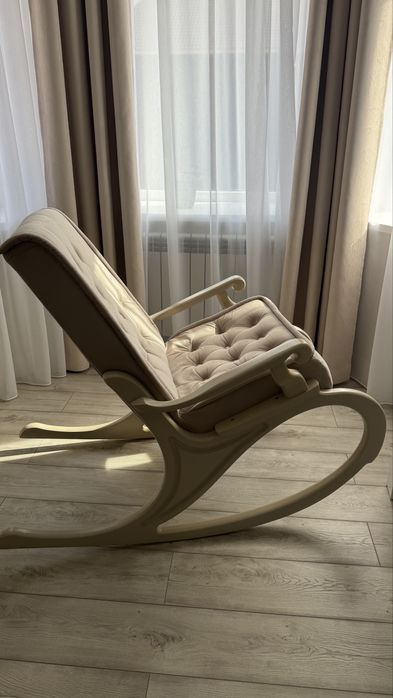 Продам кресло качалку