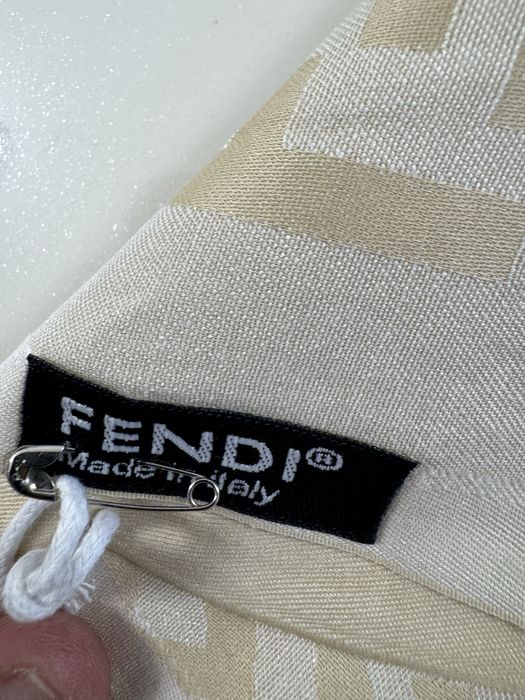 Fendi Roma-Чисто нов дамски шал от коприна