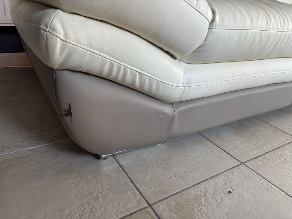 2 canapele de piele alba