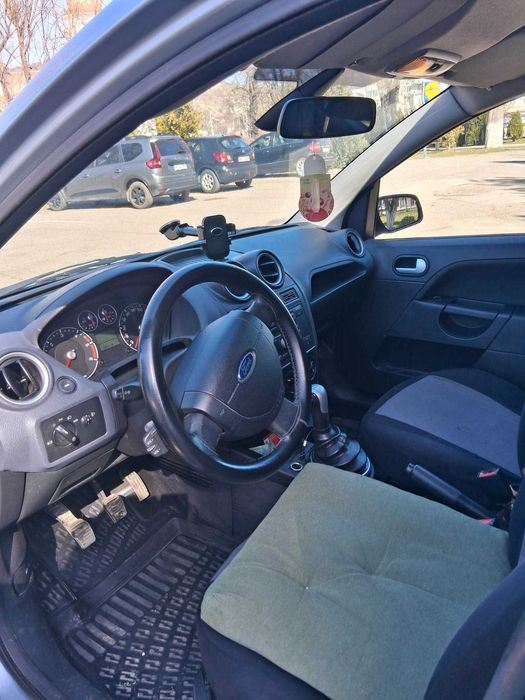 Mașină  Ford fiesta