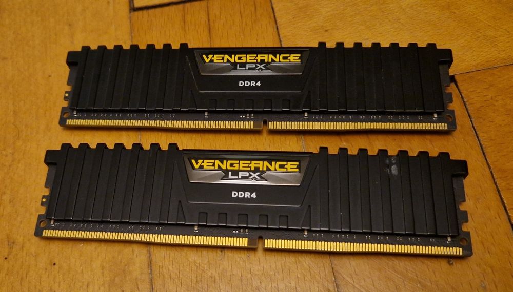 Kit memorii RAM 32GB Corsair Vengeance LPX DDR4 3200MHz