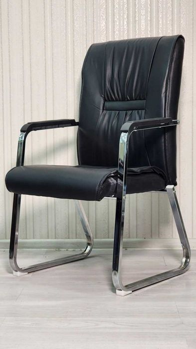 Кресло для персонала  Vortex черный и бежевый!