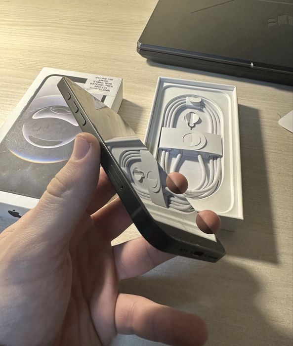 iPhone 16 E ca NOU , Garantie