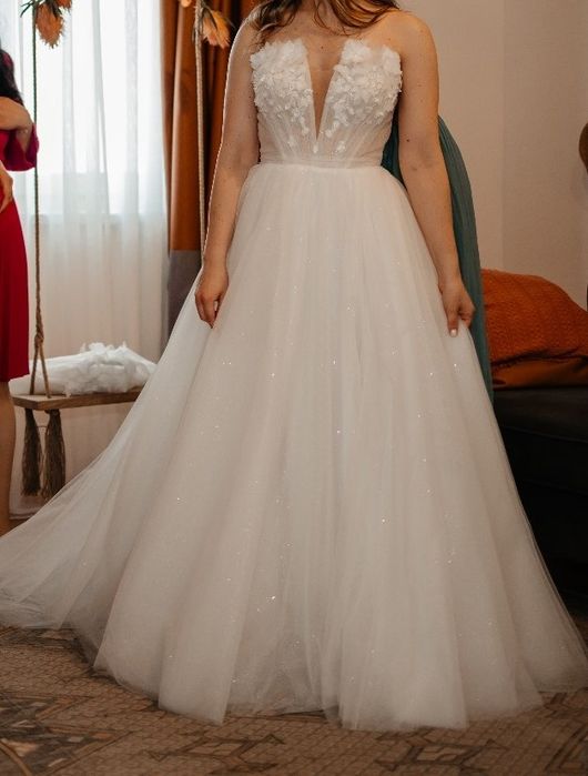 Rochie mireasa in V, A line, cu trena si voal, maneci