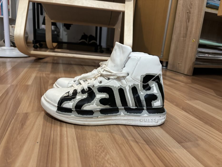 Adidasi guess high