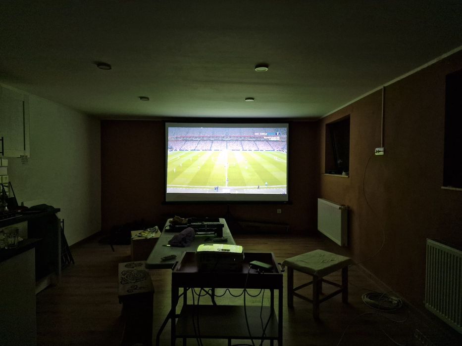 Vand video proiector cu ecran