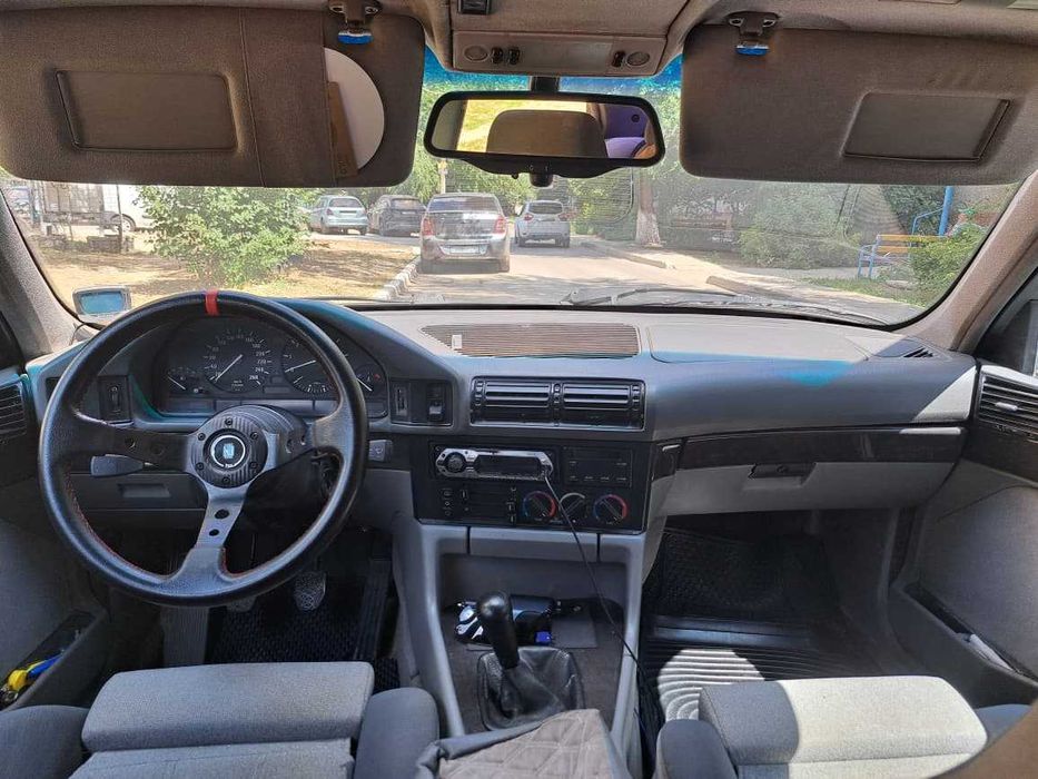 Продам BMW E34 525i