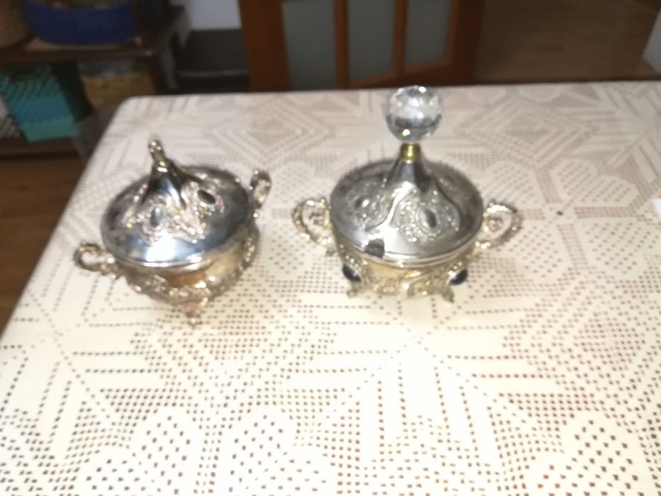 Чайники разных объёмов, посуда