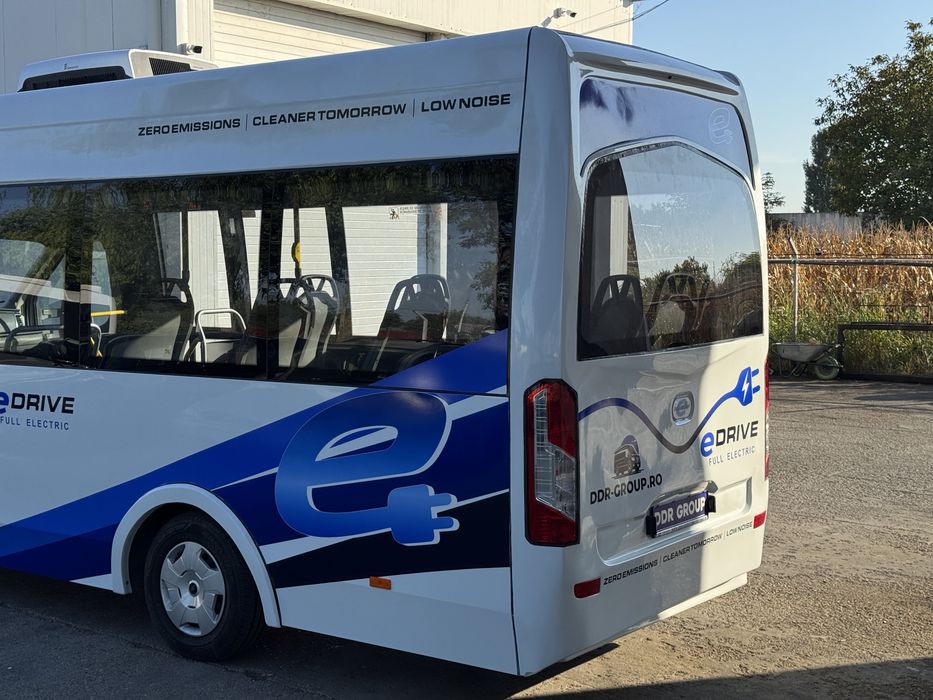 Ford E-Transit 10+4+1