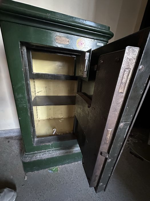 Антикварна метална каса BAUCHE - Франция