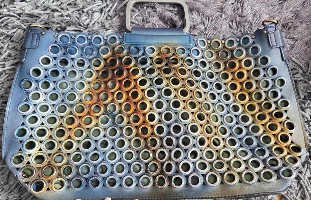 Разпродажба на дамски чанти в перфектно състояние