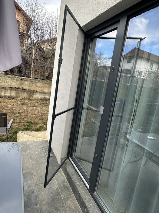 Plase de tantari/insecte, rulouri exterioare, glaf geam