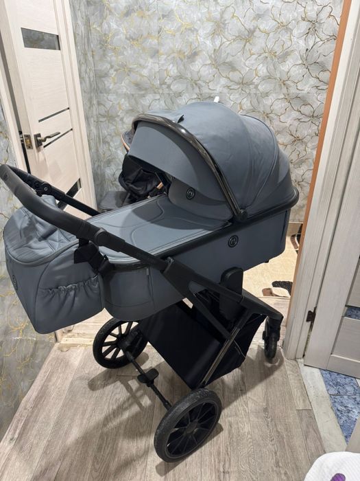 Продам коляску ining baby