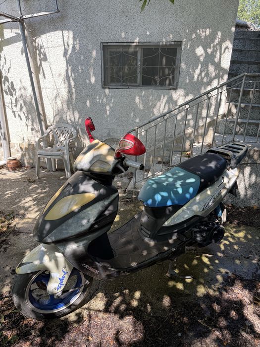 Продавам скутер GELY GL 150 кубика