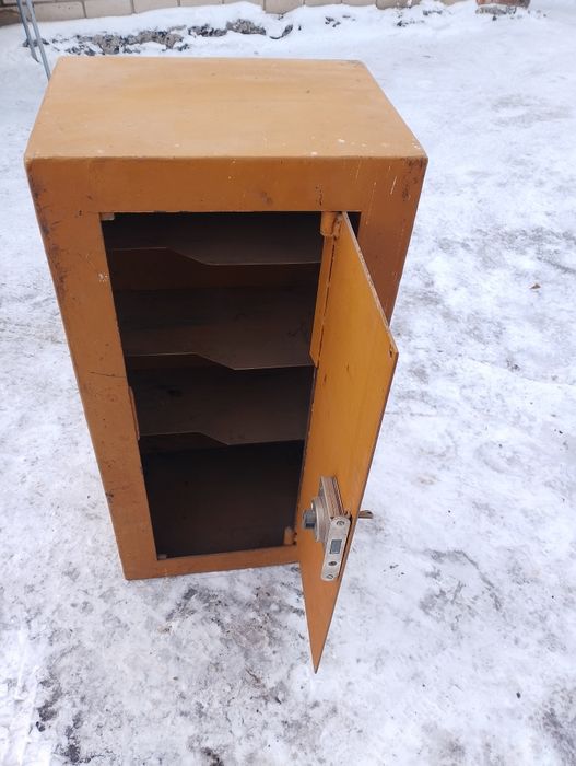 Продам сейф металлический