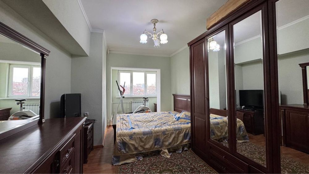 Продается 4х ком квартиа, 90м2. На Ц-1. Ор-р: Детский мир.