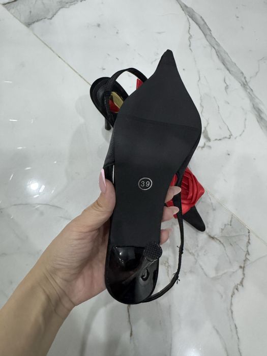 Продам туфли. С розочкой