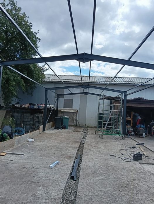 Vând hală metalică 10 m lățime 10 m lungime cu 4 m înălțime doar struc