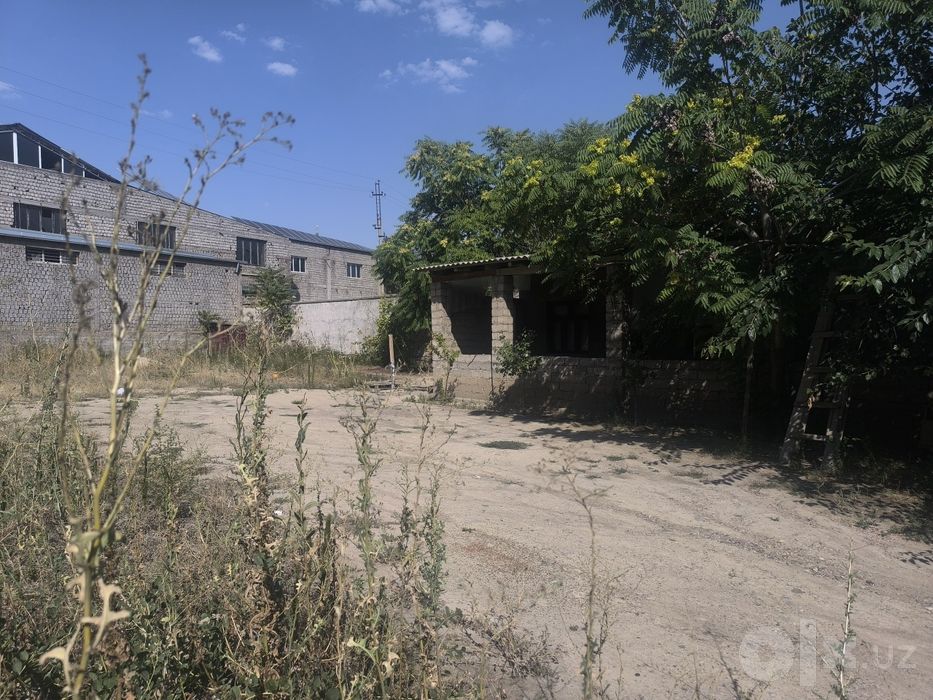 Срочно сдается дом 3 комнаты,4 сотки. 2км от Бек барака.