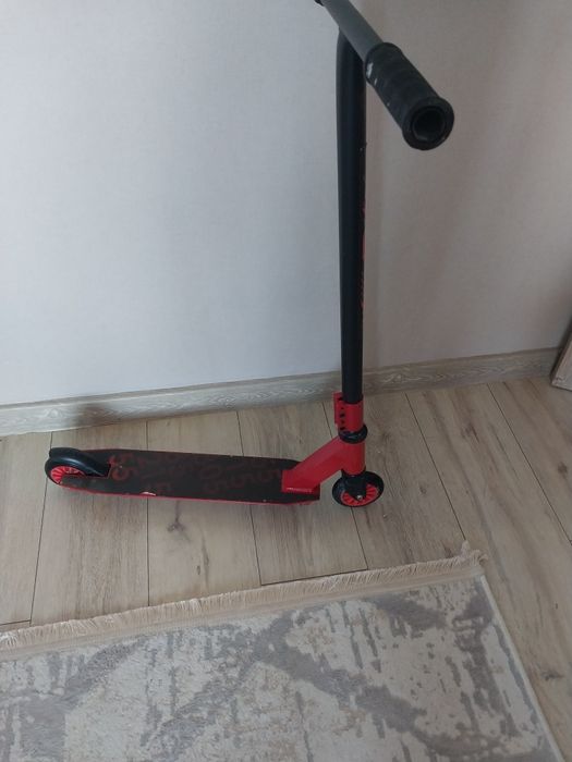 Самокат детскии на возраст 11-12лет