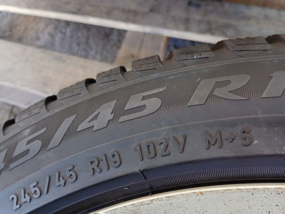 Почти нови 4бр.245/45/19 Pirelli SZ3 dot1817 RFT