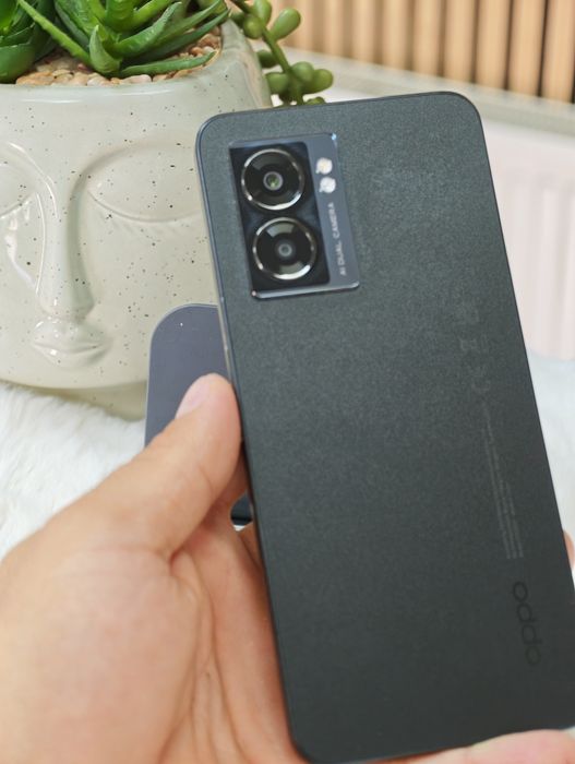 Oppo A77 64 GB  4 RAM